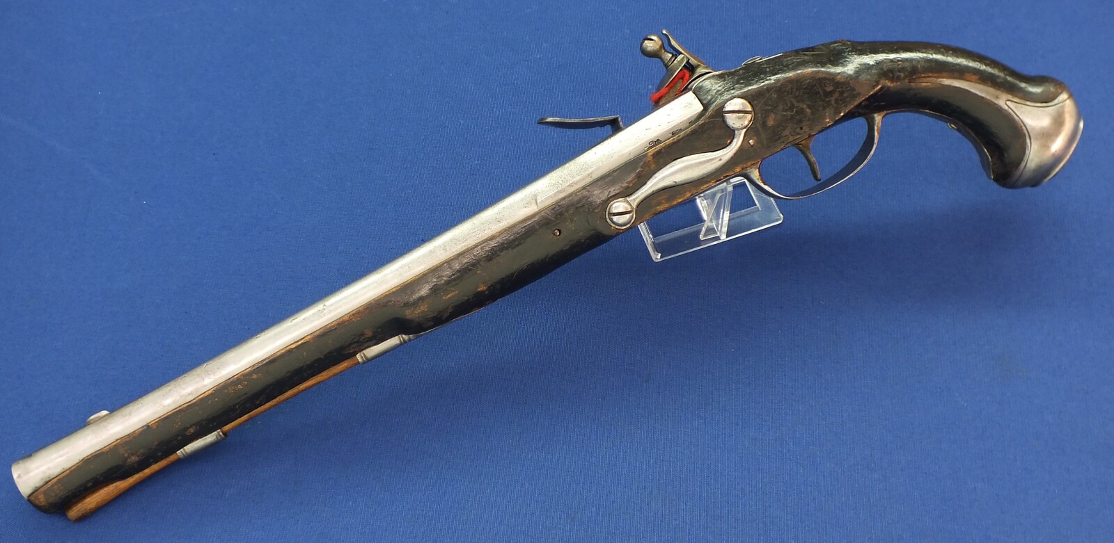 A German Saxony Zella-Mehlis(Suhl) Cavalry Flintlock Pistol circa 1700. Caliber 16mm. Length 53cm. In very good condition. Price 2.250 euro