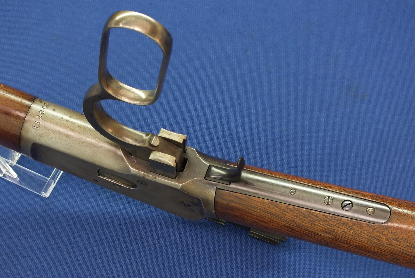 A rare antique American Special order Winchester Model 1892 Short Rifle. Caliber 44-40/44 W.C.F. 20 inch round barrel. Length 97cm. In very good condition. Price 3.250 euro