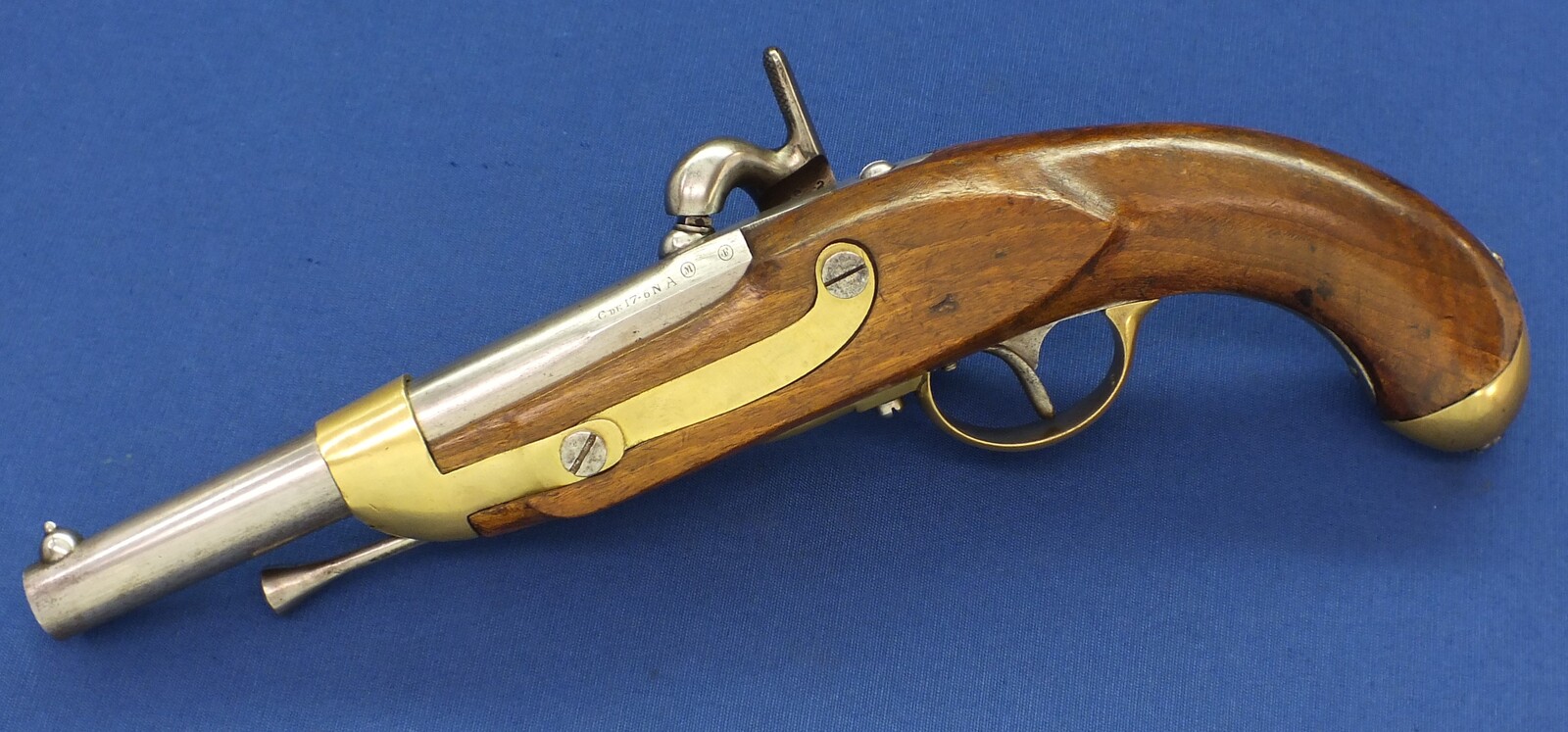 A rare antique Austrian model Augustin military Cavalry Percussion Pistol with altered French 1822 T-Bis barrel and hammer. Caliber 17.7mm. Length 39cm. In very good condition. Price 1.450 euro.