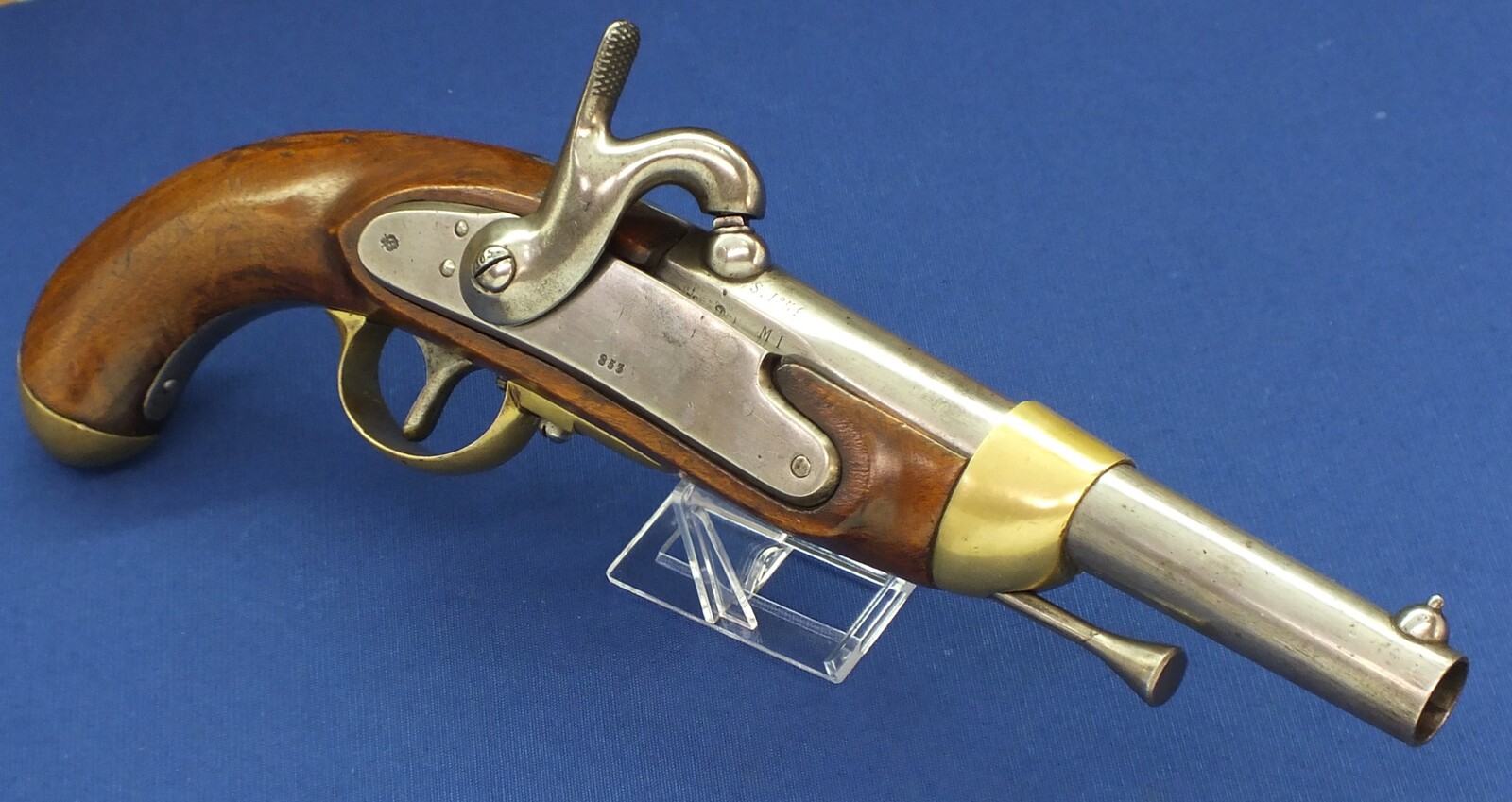 A rare antique Austrian model Augustin military Cavalry Percussion Pistol with altered French 1822 T-Bis barrel and hammer. Caliber 17.7mm. Length 39cm. In very good condition. Price 1.450 euro.