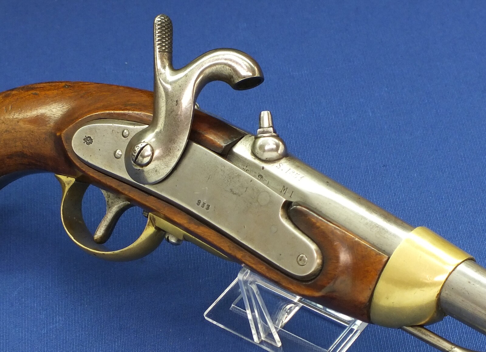 A rare antique Austrian model Augustin military Cavalry Percussion Pistol with altered French 1822 T-Bis barrel and hammer. Caliber 17.7mm. Length 39cm. In very good condition. Price 1.450 euro.