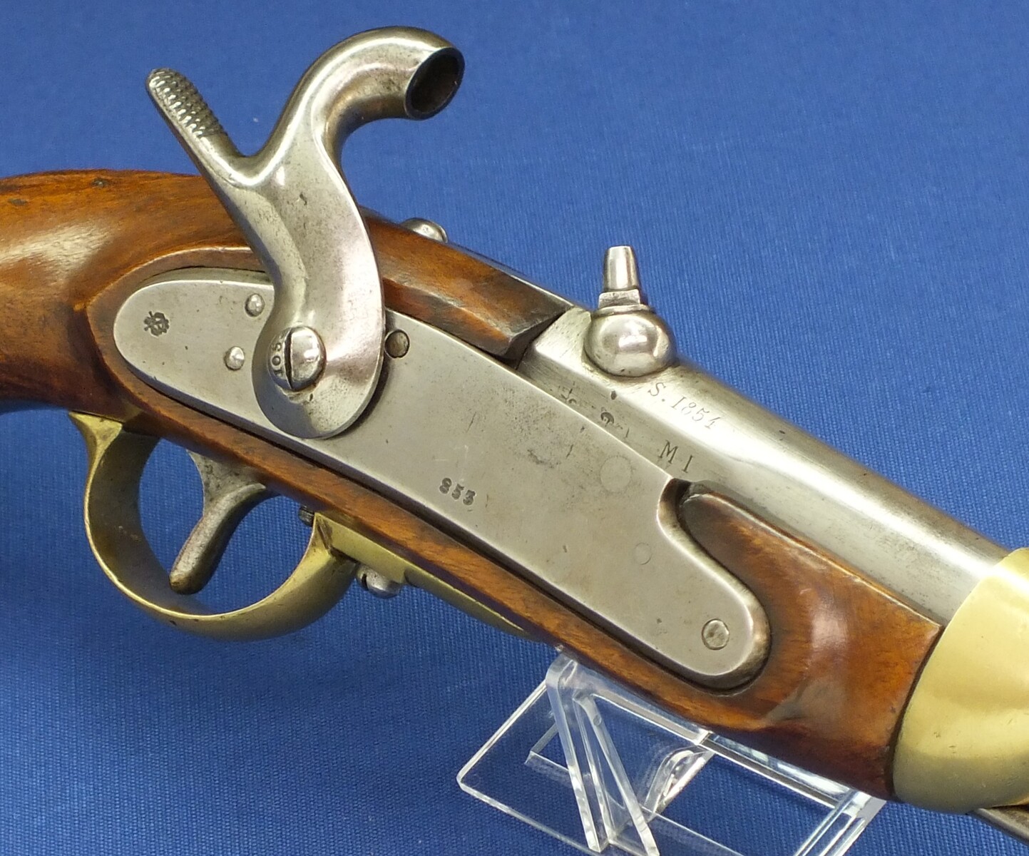 A rare antique Austrian model Augustin military Cavalry Percussion Pistol with altered French 1822 T-Bis barrel and hammer. Caliber 17.7mm. Length 39cm. In very good condition. Price 1.450 euro.