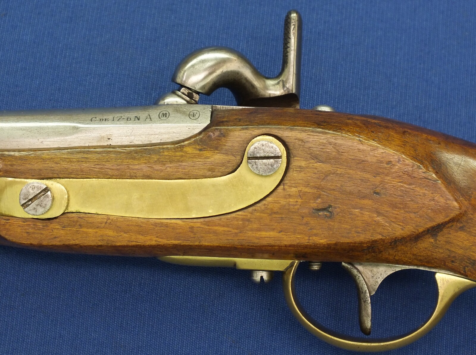 A rare antique Austrian model Augustin military Cavalry Percussion Pistol with altered French 1822 T-Bis barrel and hammer. Caliber 17.7mm. Length 39cm. In very good condition. Price 1.450 euro.