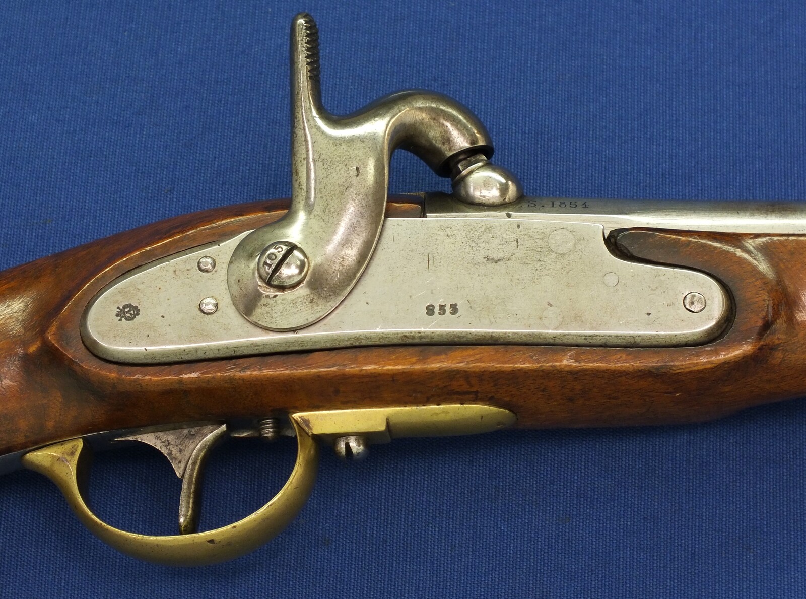 A rare antique Austrian model Augustin military Cavalry Percussion Pistol with altered French 1822 T-Bis barrel and hammer. Caliber 17.7mm. Length 39cm. In very good condition. Price 1.450 euro.