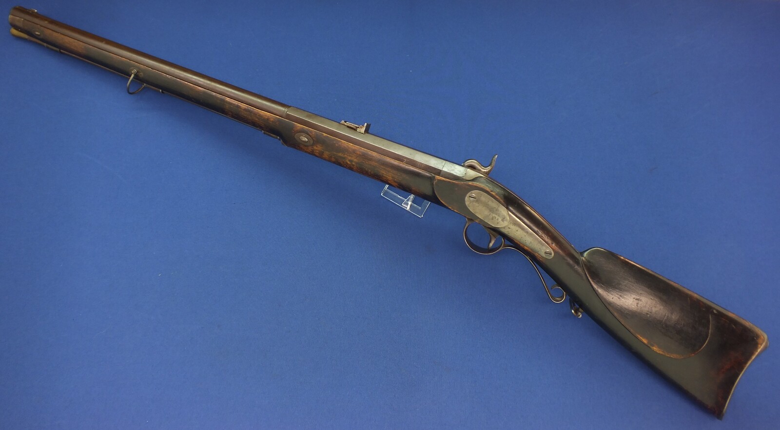 A rare antique Swedish Model 1840-48 Carl Gustafs heavy Military Percussion sharpshooter /Jäger Rifle / Slaglasstudsare. Caliber 19mm. Length 125cm. In very good condition. Price 1.950 euro.