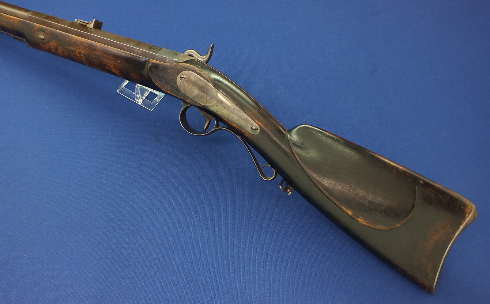 A rare antique Swedish Model 1840-48 Carl Gustafs heavy Military Percussion sharpshooter /Jäger Rifle / Slaglasstudsare. Caliber 19mm. Length 125cm. In very good condition. Price 1.950 euro.