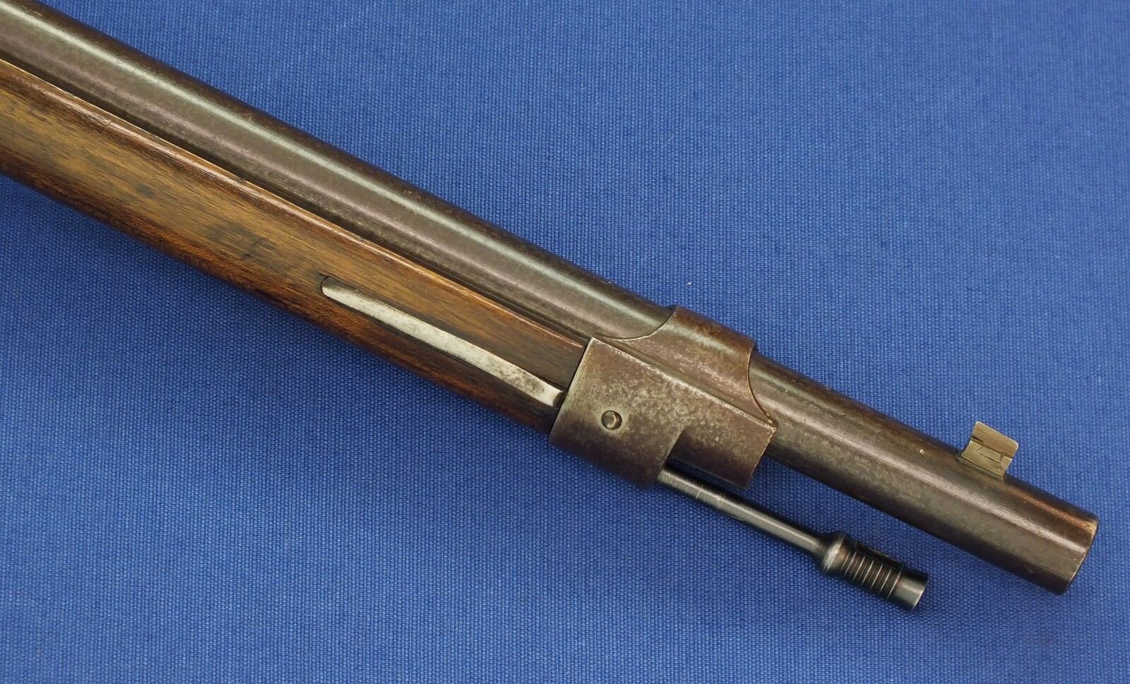 A rare antique Swiss Trial/versuchs Vetterli single shot model 1869 Stutzer/sharpsshooters Rifle. Caliber 41 Swiss Rimfire. Length 128cm. In very good condition. 