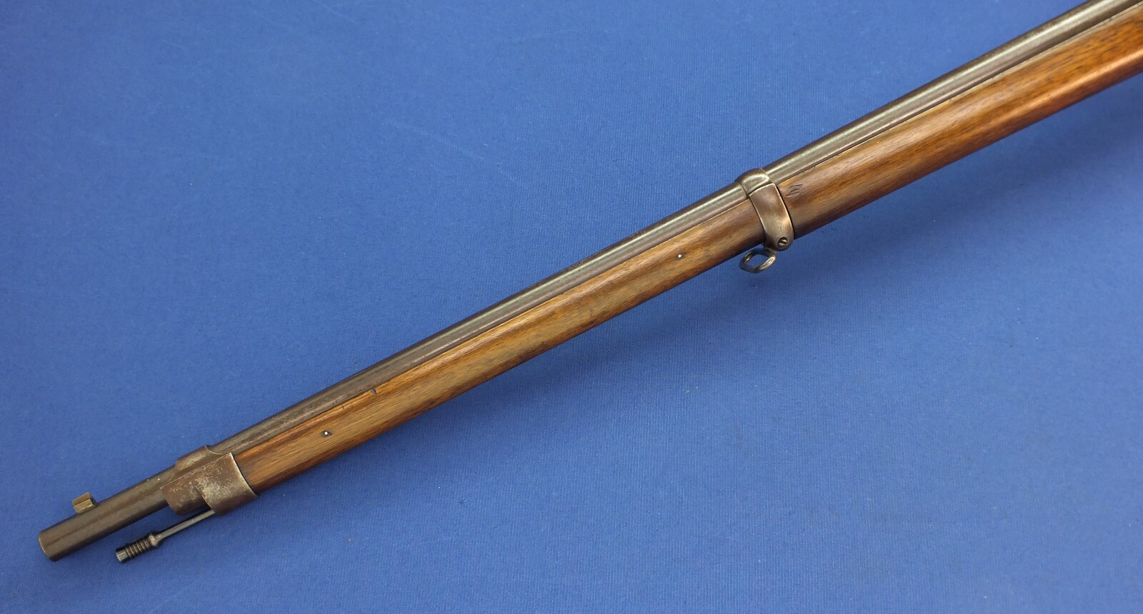 A rare antique Swiss Trial/versuchs Vetterli single shot model 1869 Stutzer/sharpsshooters Rifle. Caliber 41 Swiss Rimfire. Length 128cm. In very good condition. Price 1.150 euro