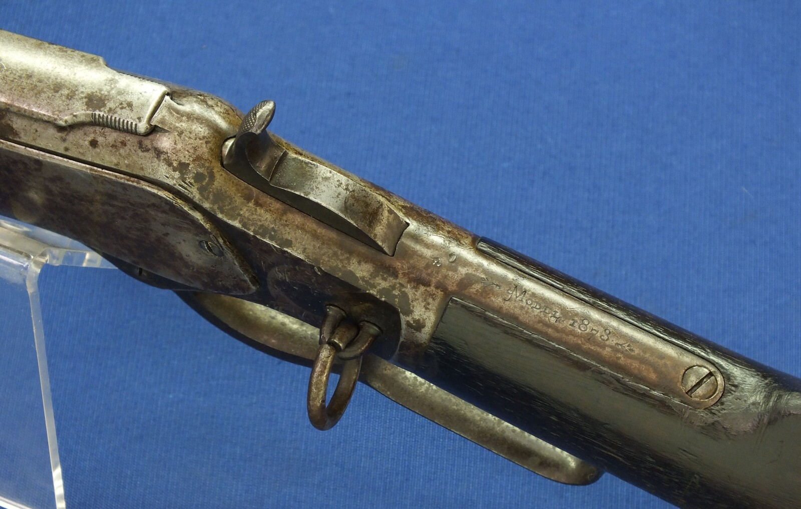 A rare antique Winchester Model 1873 Saddle Ring Carbine used by Chinese workers for the Railroad constructions. Caliber 44-40. 20 inch barrel with clear address. Length 99cm. In very good condition. Price 4.650 euro