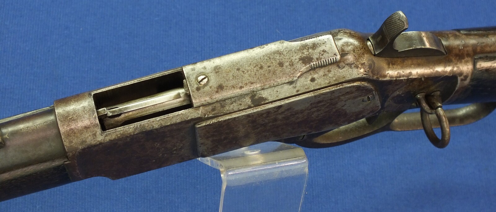 A rare antique Winchester Model 1873 Saddle Ring Carbine used by Chinese workers for the Railroad constructions. Caliber 44-40. 20 inch barrel with clear address. Length 99cm. In very good condition. Price 4.650 euro