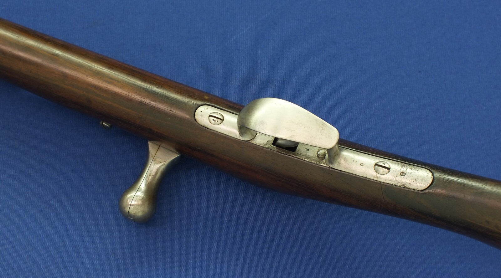 A scarce antique Dutch Model 1871 Naval/Marine Beaumont Rifle. Dated 1872 by P. Stevens Maastricht. Caliber 11mm, Length 132cm. In very good condition. Price 1.950 euro.
