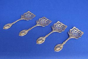 A Set of 4 German Silver Spoons, Germany 1888, length 10,5 cm, in very good condition. Price 69 euro