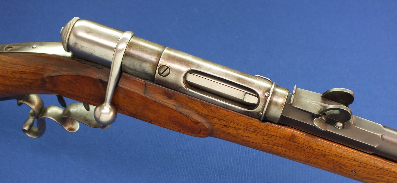 A Swiss Versuchs/trial Stutzer sharpshooters Rifle Model 1851-69 Vetterli typ 1 conversion. Caliber 41 Swiss Rimfire. Length 131cm. In very good condition. Price 1.150 euro