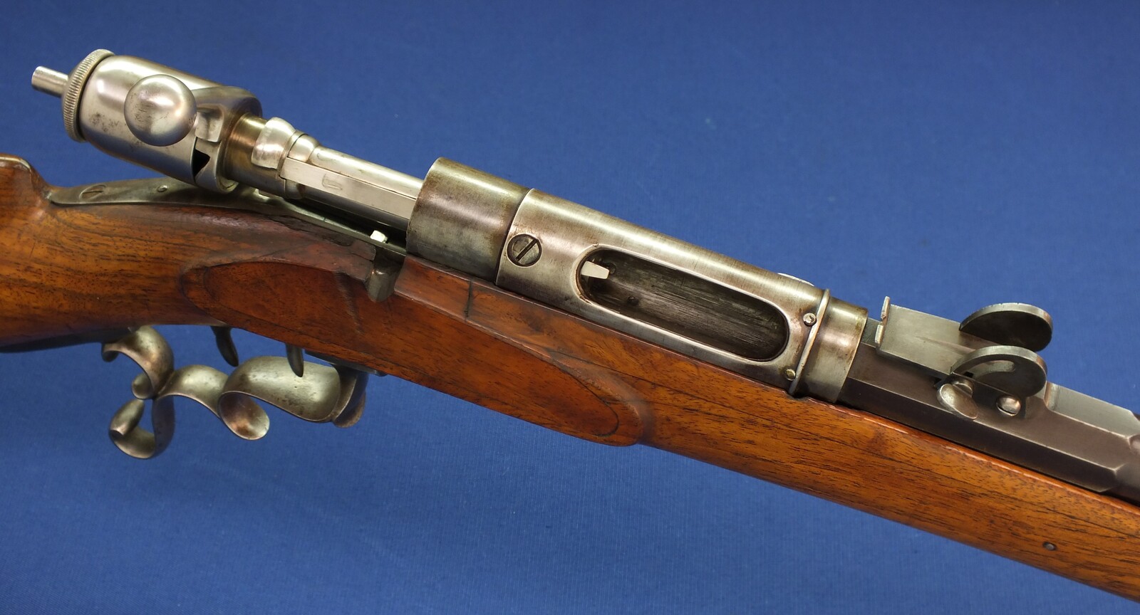 A Swiss Versuchs/trial Stutzer sharpshooters Rifle Model 1851-69 Vetterli typ 1 conversion. Caliber 41 Swiss Rimfire. Length 131cm. In very good condition. Price 1.150 euro