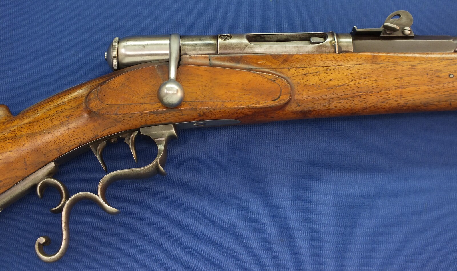 A Swiss Versuchs/trial Stutzer sharpshooters Rifle Model 1851-69 Vetterli typ 1 conversion. Caliber 41 Swiss Rimfire. Length 131cm. In very good condition. Price 1.150 euro