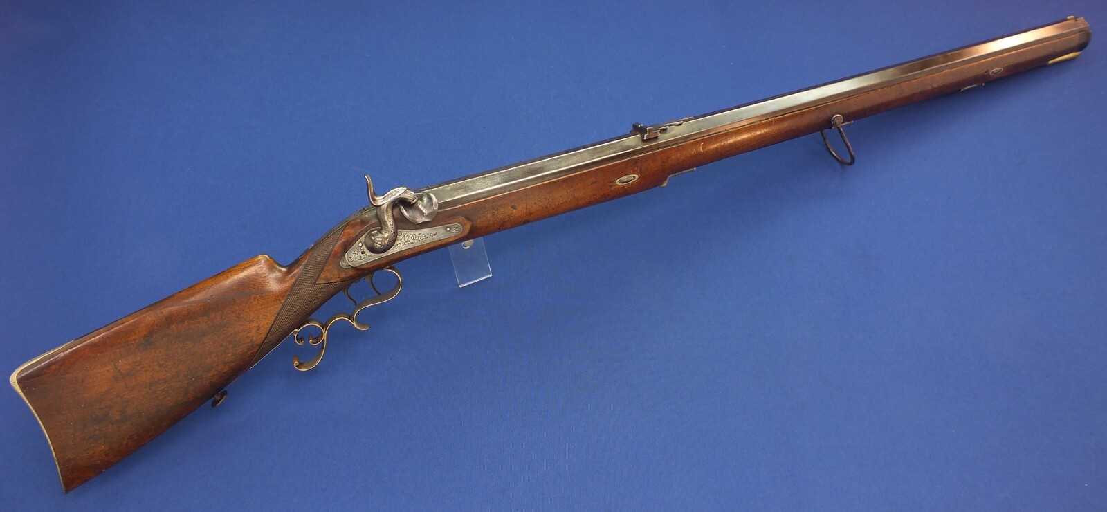 A very heavy German Target percussion Rifle by A. Andriessen Aachen. Caliber 18mm. 104cm/41 inch octagon Barrel. Length 143cm. In very good condition. Price 2.450 euro.