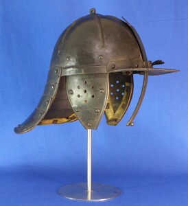 A very nice antique 17th Century Dutch Lobster-Tail Cavalry Helmet in very good condition. 