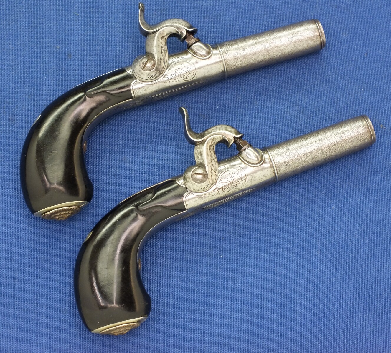 A very nice antique 19th century Cased Liege Pair Percussion Pocket Pistols, caliber 11 mm, length 16,5 cm, in near mint condition. Price 1.650 euro