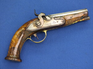 A very nice antique 19th century French Percussion Pistol signed Crescenzio Paris, caliber 14 mm, length 26 cm, in very good condition.