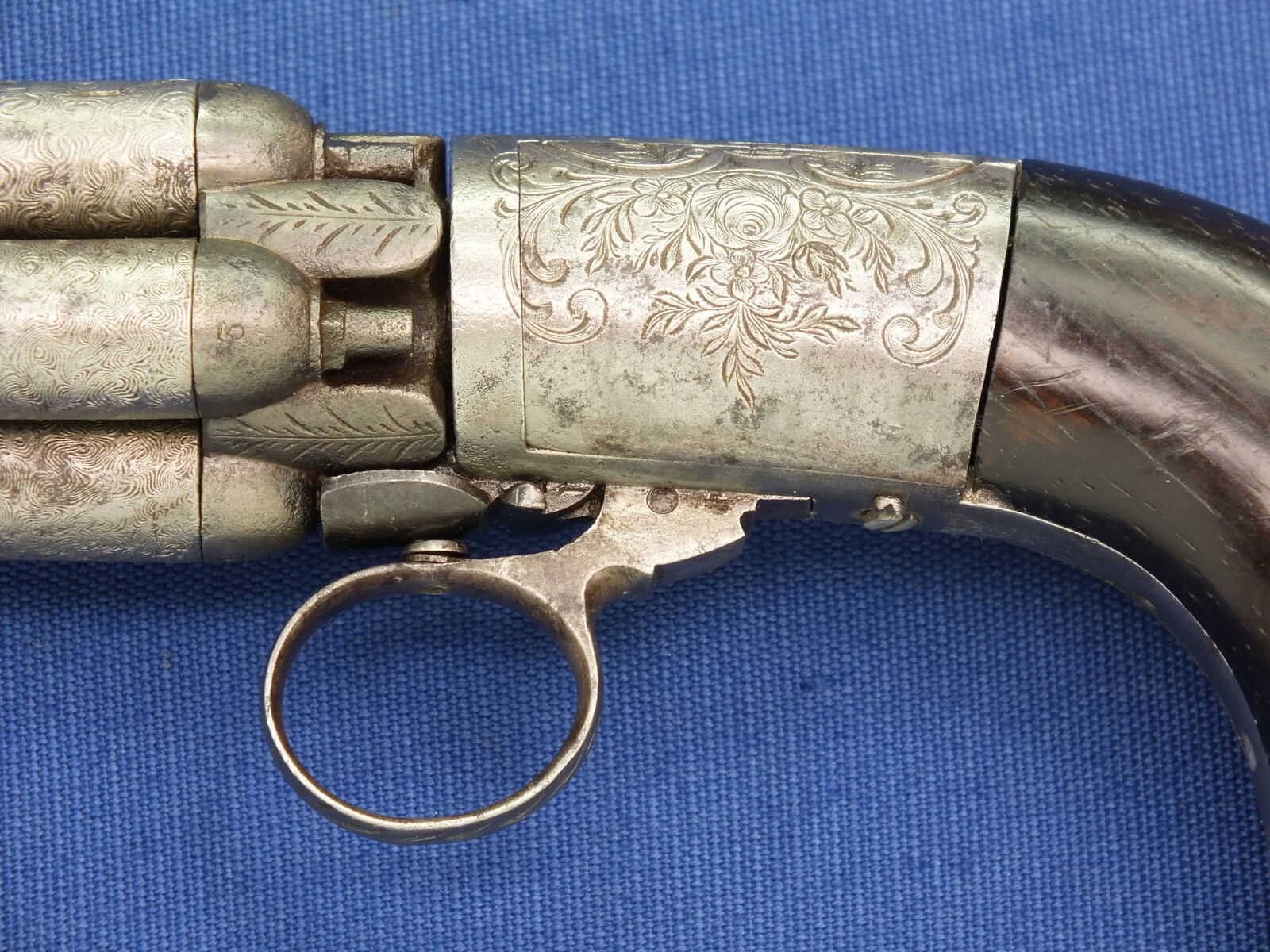 A very nice antique Belgian Liege rare 5 shot Percussion Pepperbox signed MARIETTE BREVETE, caliber 10 mm, length 20 cm, in good condition. Price 675 euro