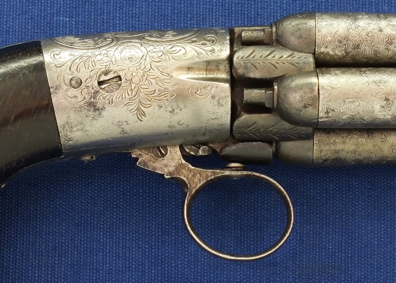 A very nice antique Belgian Liege rare 5 shot Percussion Pepperbox signed MARIETTE BREVETE, caliber 10 mm, length 20 cm, in good condition. Price 675 euro