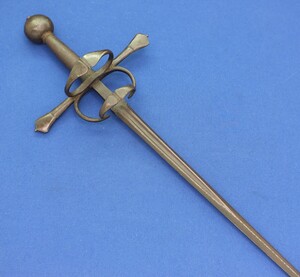 A very nice antique German 16th Century Style Rapier, blade period and the hilt later. Length 123 cm, in very good condition. 