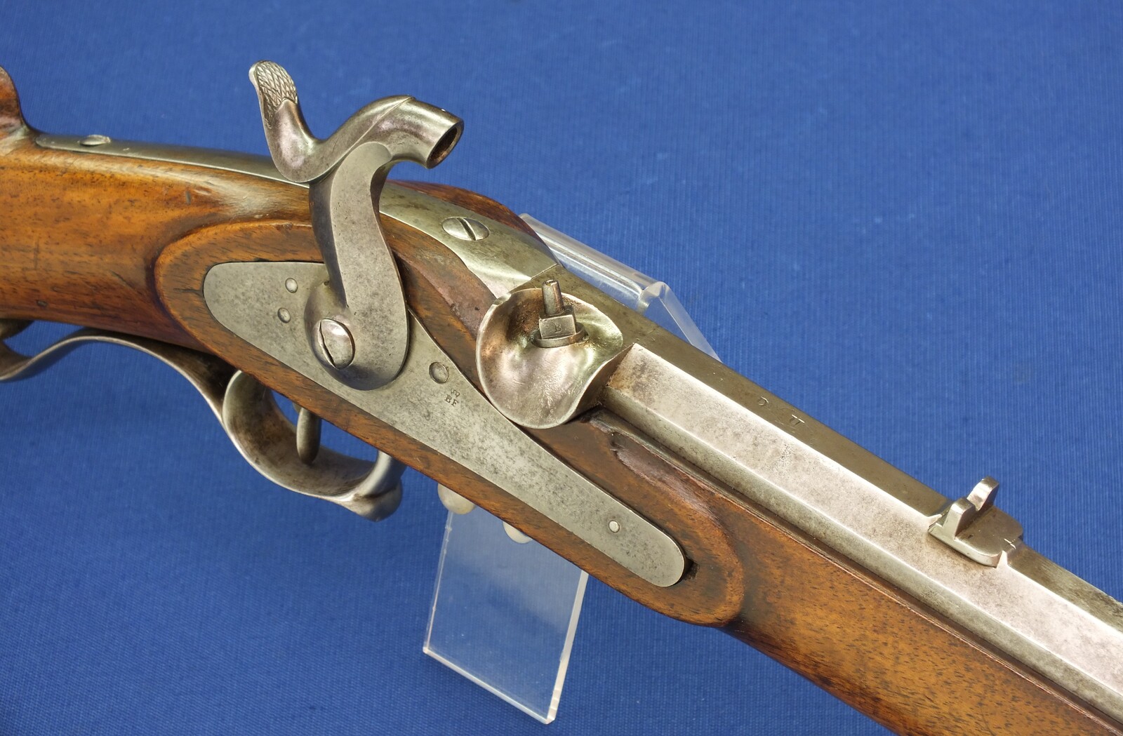 A very nice antique Swiss Model 1851 Percussion Carbine, caliber 14 mm smooth, length 116 cm, in very good condition. Price 875 euro