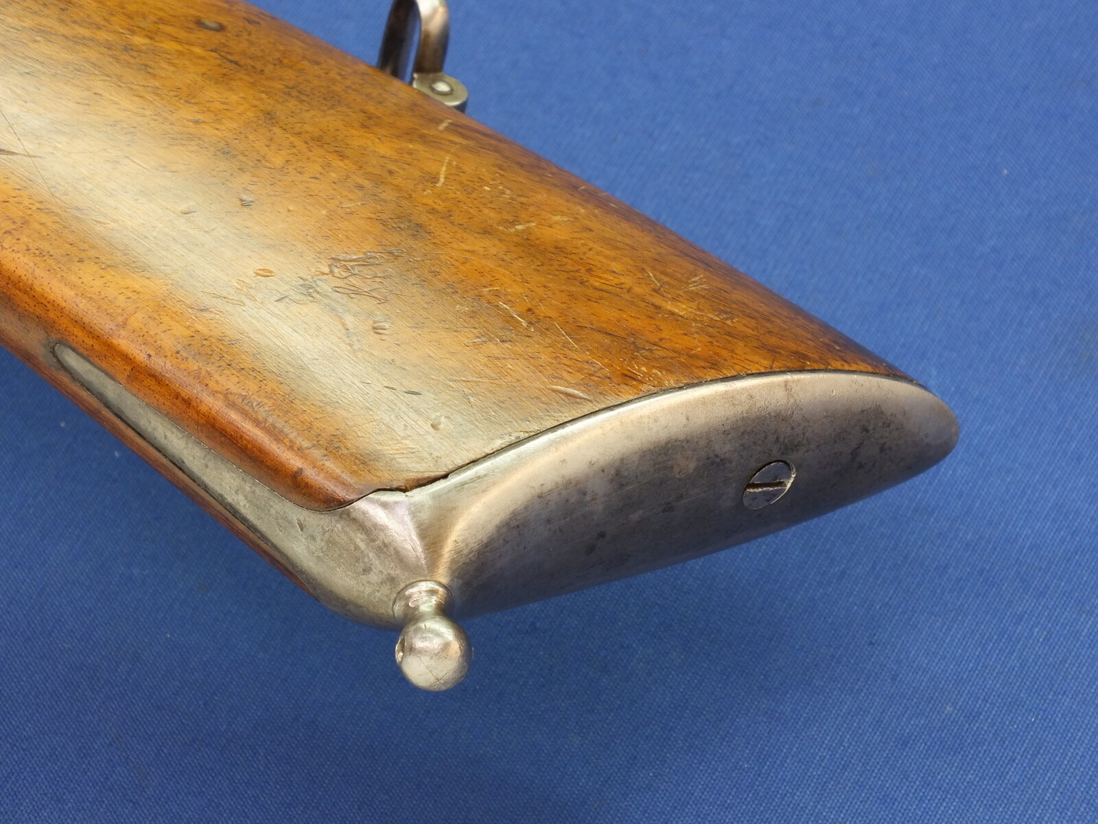 A very nice antique Swiss Model 1851 Percussion Carbine, caliber 14 mm smooth, length 116 cm, in very good condition. Price 875 euro