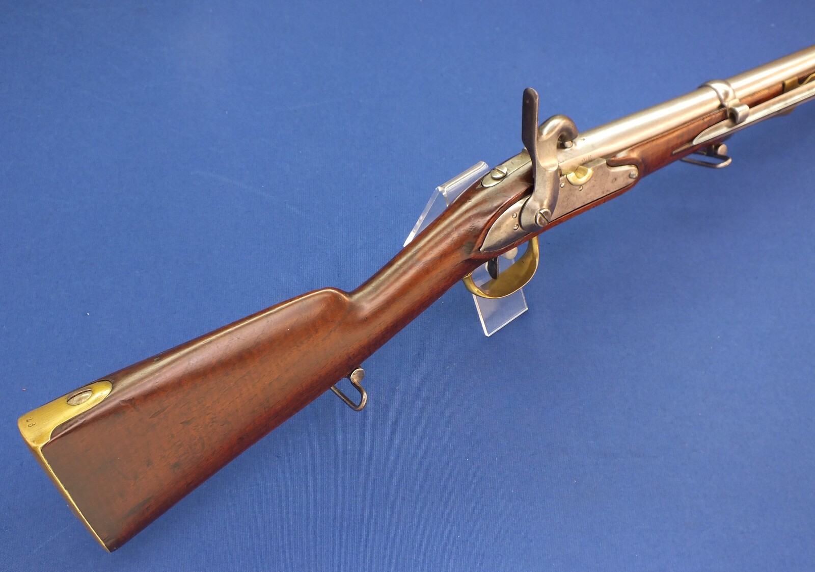 A very nice Dutch Model 1815 Marechaussee Carbine, signed J.F.J.BAR (Delft),  caliber 17,1  mm rifled, length 107 cm,  in very good condition. Price 2.950 euro