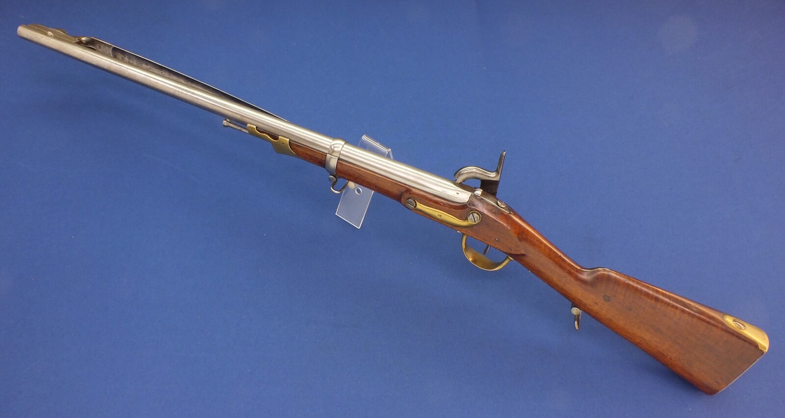 A very nice Dutch Model 1815 Marechaussee Carbine, signed J.F.J.BAR (Delft),  caliber 17,1  mm rifled, length 107 cm,  in very good condition. Price 2.950 euro