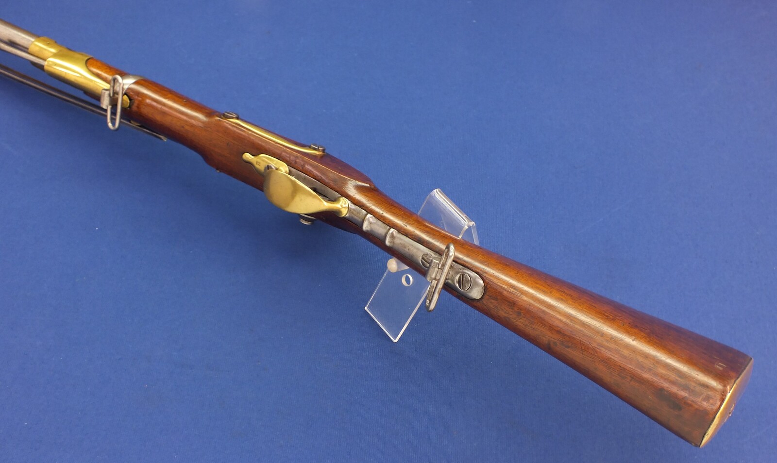 A very nice Dutch Model 1815 Marechaussee Carbine, signed J.F.J.BAR (Delft),  caliber 17,1  mm rifled, length 107 cm,  in very good condition. Price 2.950 euro