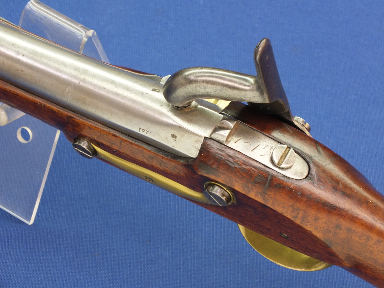 A very nice Dutch Model 1815 Marechaussee Carbine, signed J.F.J.BAR (Delft),  caliber 17,1  mm rifled, length 107 cm,  in very good condition. Price 2.950 euro