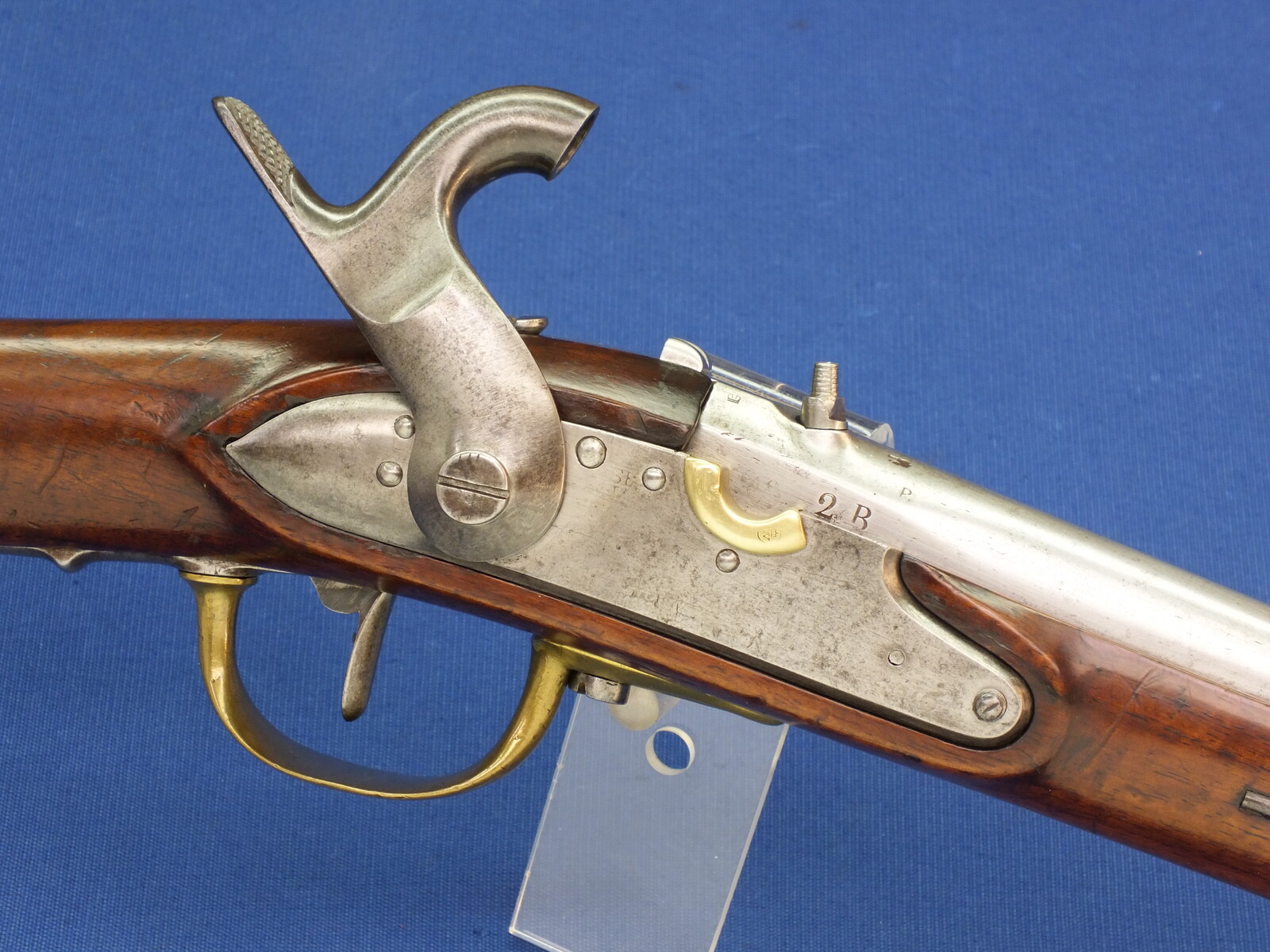 A very nice Dutch Model 1815 Marechaussee Carbine, signed J.F.J.BAR (Delft),  caliber 17,1  mm rifled, length 107 cm,  in very good condition. Price 2.950 euro