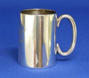 A very nice English Silver Christening Mug, Birmingham 1914, height 6,5 cm, in very good condition. Price 79 euro