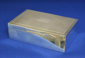 A very nice English Silver Sigaret Box, Birmingham 1968, length 15.5 cm, in very good condition. Price 185 euro