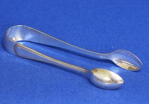 A very nice English Silver Sugar Tong, Sheffield  1945, length 10,5 cm, in very good condition. Price 45 euro