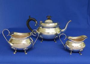 A very nice English Silver Tea Set (Three Pieces) Birmingham 1927/1930, height 15 cm, in very good condition. Price 895 euro