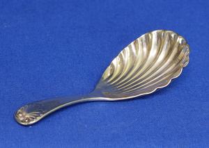 A very nice English Silver Tea Spoon, Sheffield 1910,  length 9 cm, in very good condition. Price 30 euro