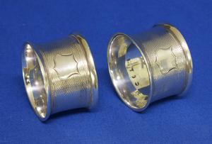 A very nice Pair of English Silver Napkin Rings, Bimingham, diameter 4.4 cm, in very good condition. Price 79 euro 