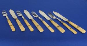 A very nice Set of for English Silver Fish Eaters, Sheffield 1905, length knife 20 cm, in very good condition. Price 95 euro