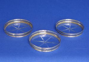 A very nice Set of Three Sterling Silver Coasters, diameter 8 cm, in very good condition. Price 42 euro