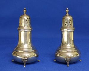 A very nice Silver Salt & Pepper Set, marked STERLING, height 11 cm, in very good condition.Price 200 euro