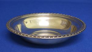 A very nice Sterling Silver Bon-Bon Dish, diameter 15,5 cm, in very good condition. Price 79 euro