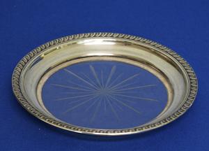 A very nice Sterling Silver Coaster, diameter 14 cm, in very good condition. Price 59 euro