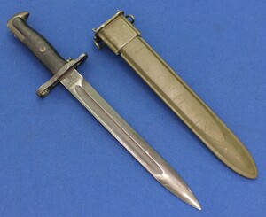 A very nice WW II US M 1 Garand Bayonet, on the ricasso  U.F.H. / U.S., (Union Fork & Hoe) length 37 cm, in very good condition.