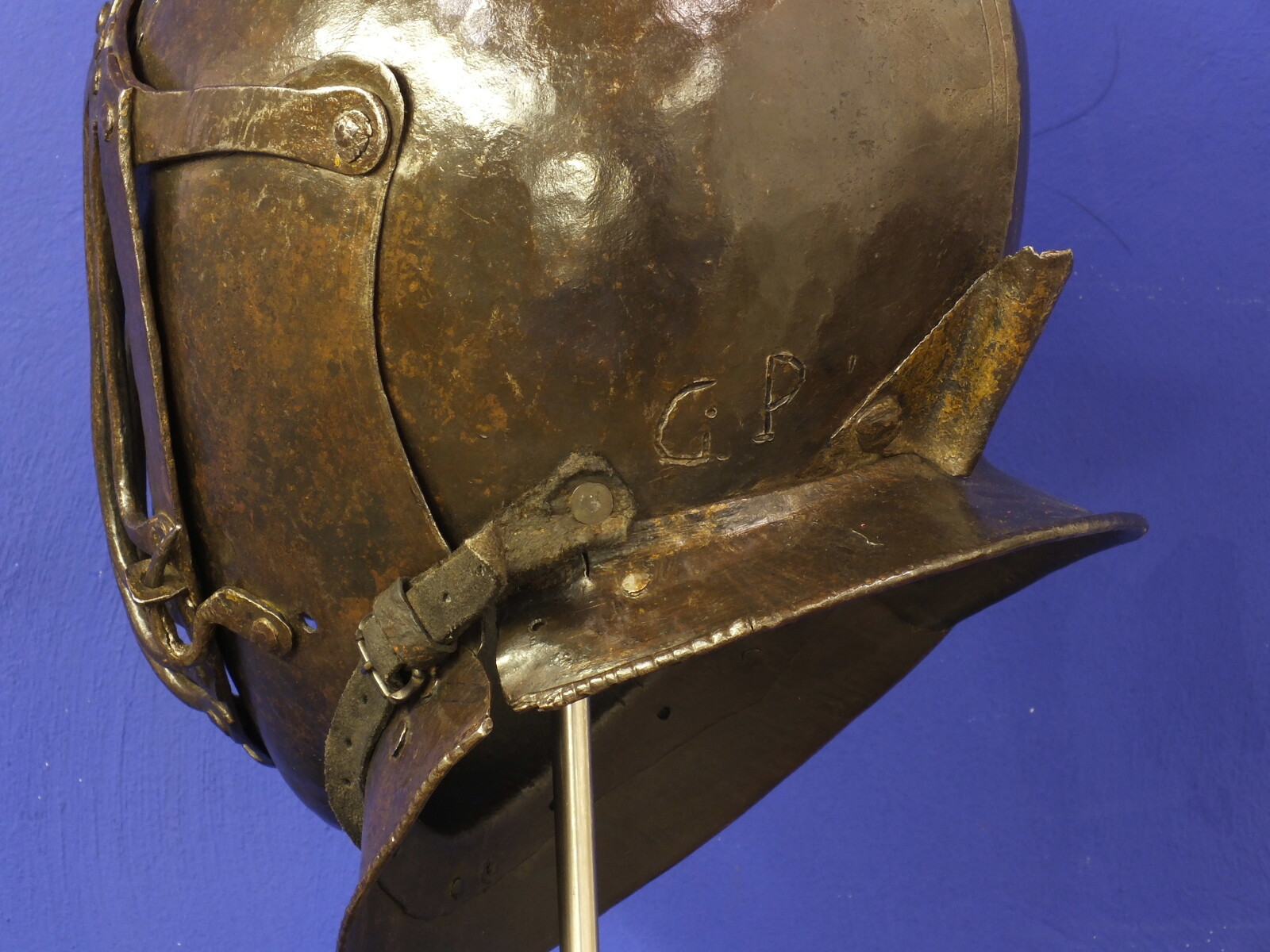 An antique 16th century Italian Tournement Helmet for the Gioco del Ponte, A mock Combat held sporadically from the Middle Ages until 1807 in the center of Pisa on a Bridge over the Arne River. In very good condition. 