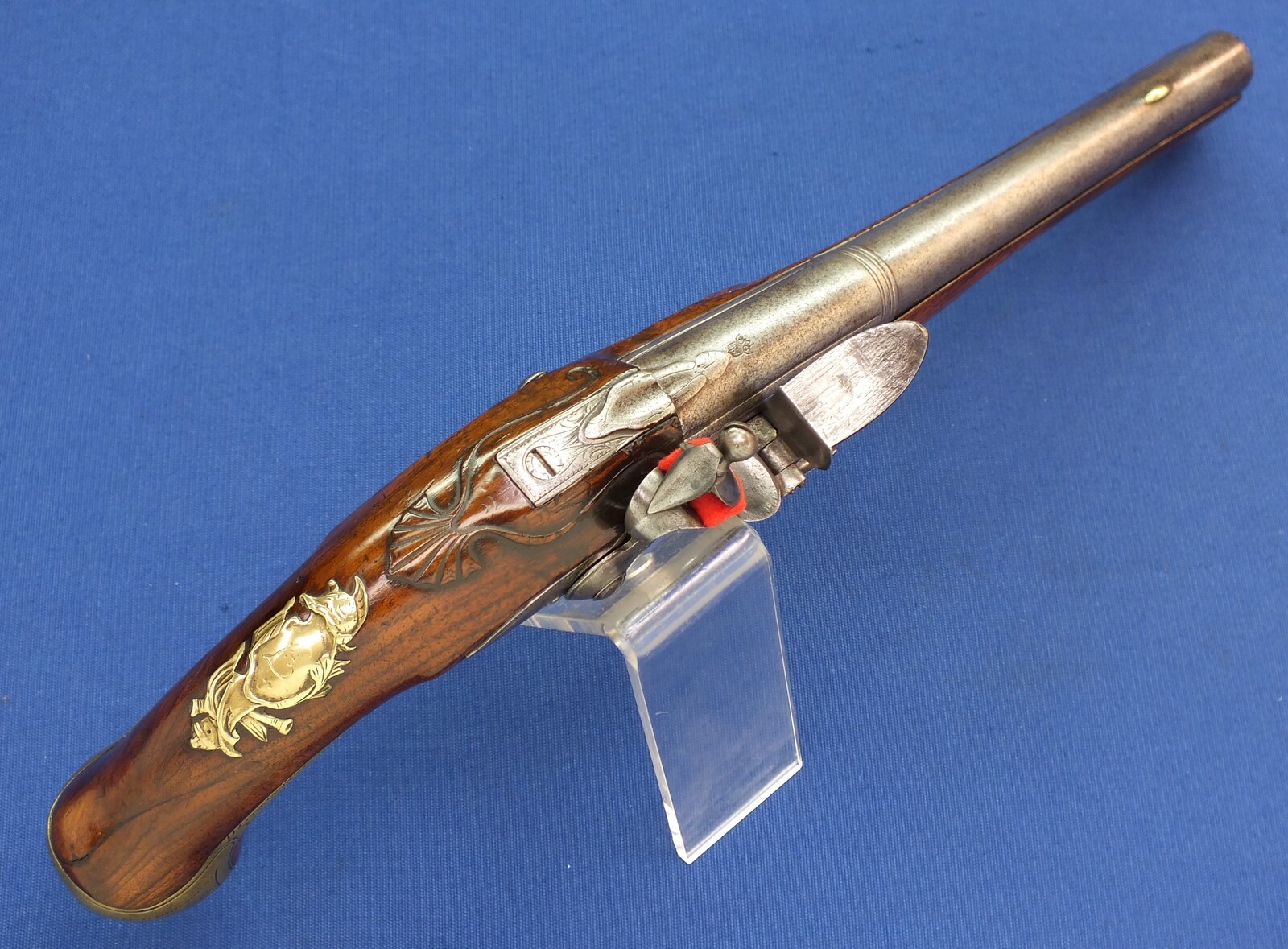 An antique 18th century Dutch/English Flintlock Pistol, lock signed T. KETLAND (Birmingham 1737-1816), barrel with Utrecht town mark, caliber 17 mm, length 40 cm, in very good condition. Price 1.650 euro