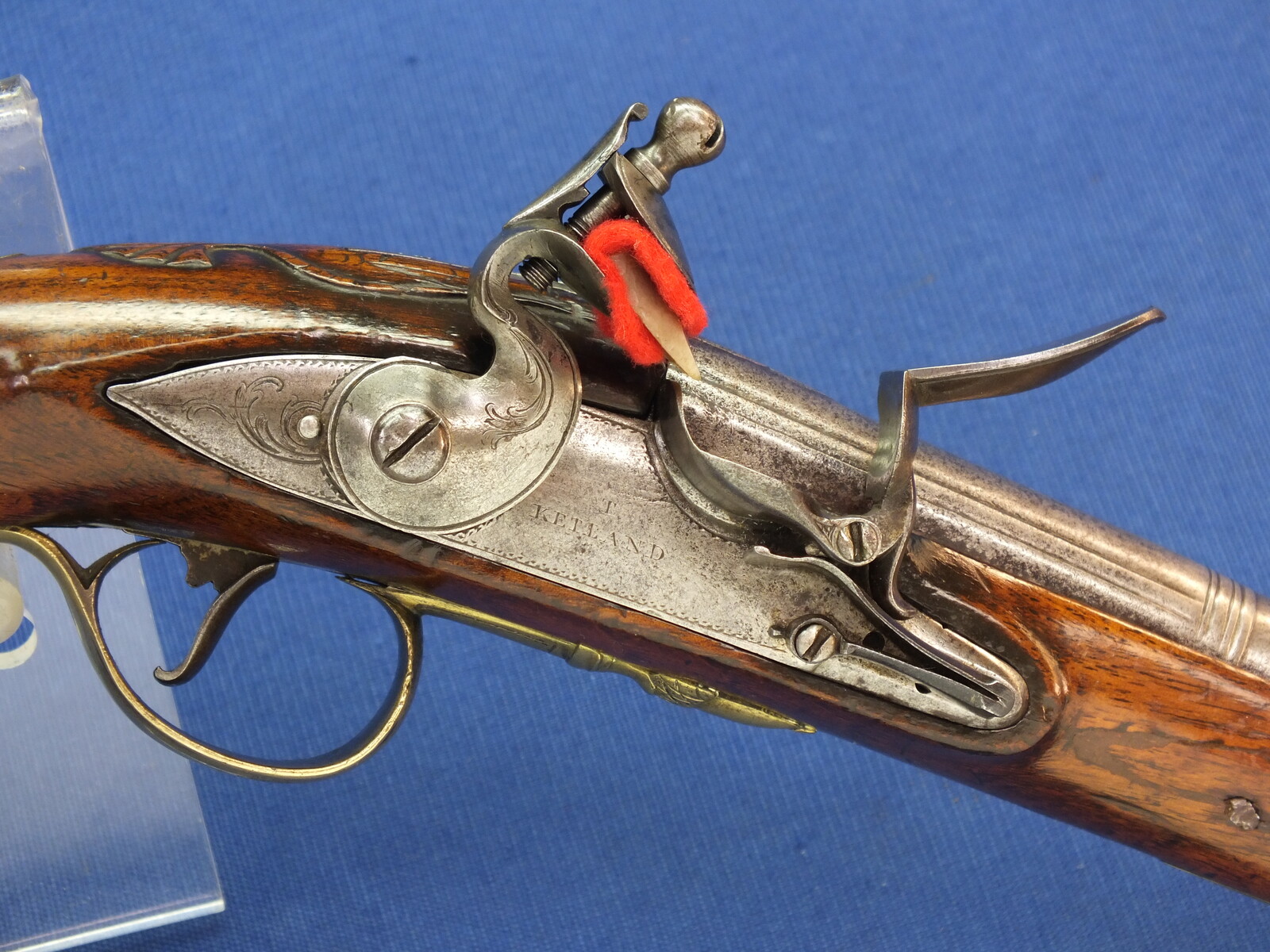 An antique 18th century Dutch/English Flintlock Pistol, lock signed T. KETLAND (Birmingham 1737-1816), barrel with Utrecht town mark, caliber 17 mm, length 40 cm, in very good condition. Price 1.650 euro