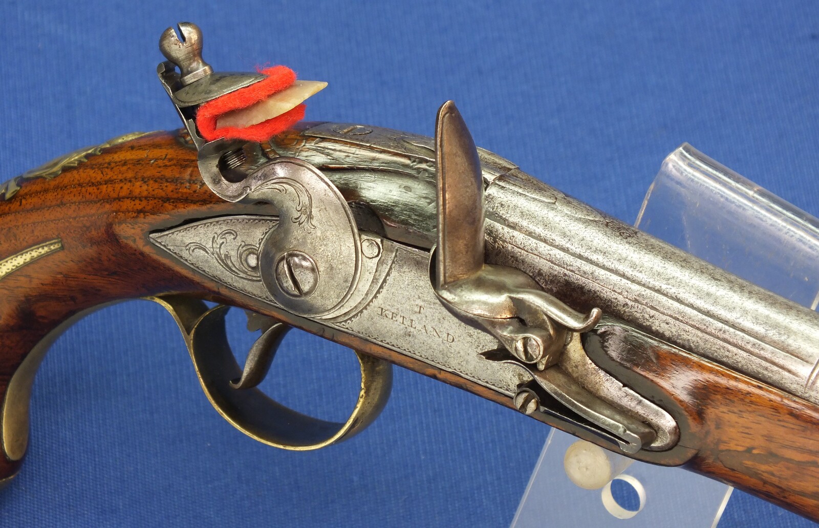 An antique 18th century Dutch/English Flintlock Pistol, lock signed T. KETLAND (Birmingham 1737-1816), barrel with Utrecht town mark, caliber 17 mm, length 40 cm, in very good condition. Price 1.650 euro