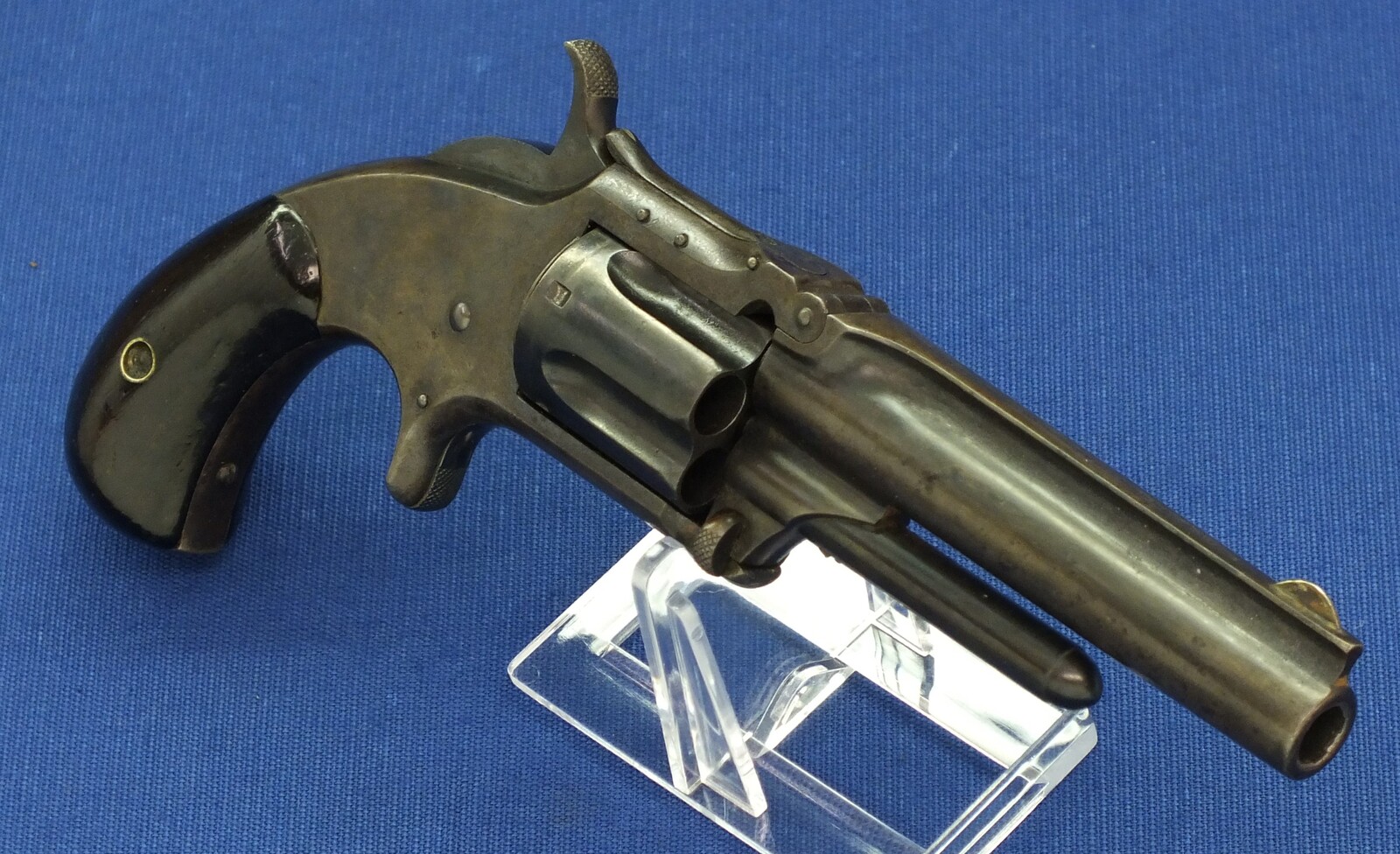 An antique 19th century American Smith & Wesson Revolver, Model No. 1-1/2 Second Issue, .32 Rimfire caliber, 5 shot, 3 1/2 inch barrel, in very good condition. 